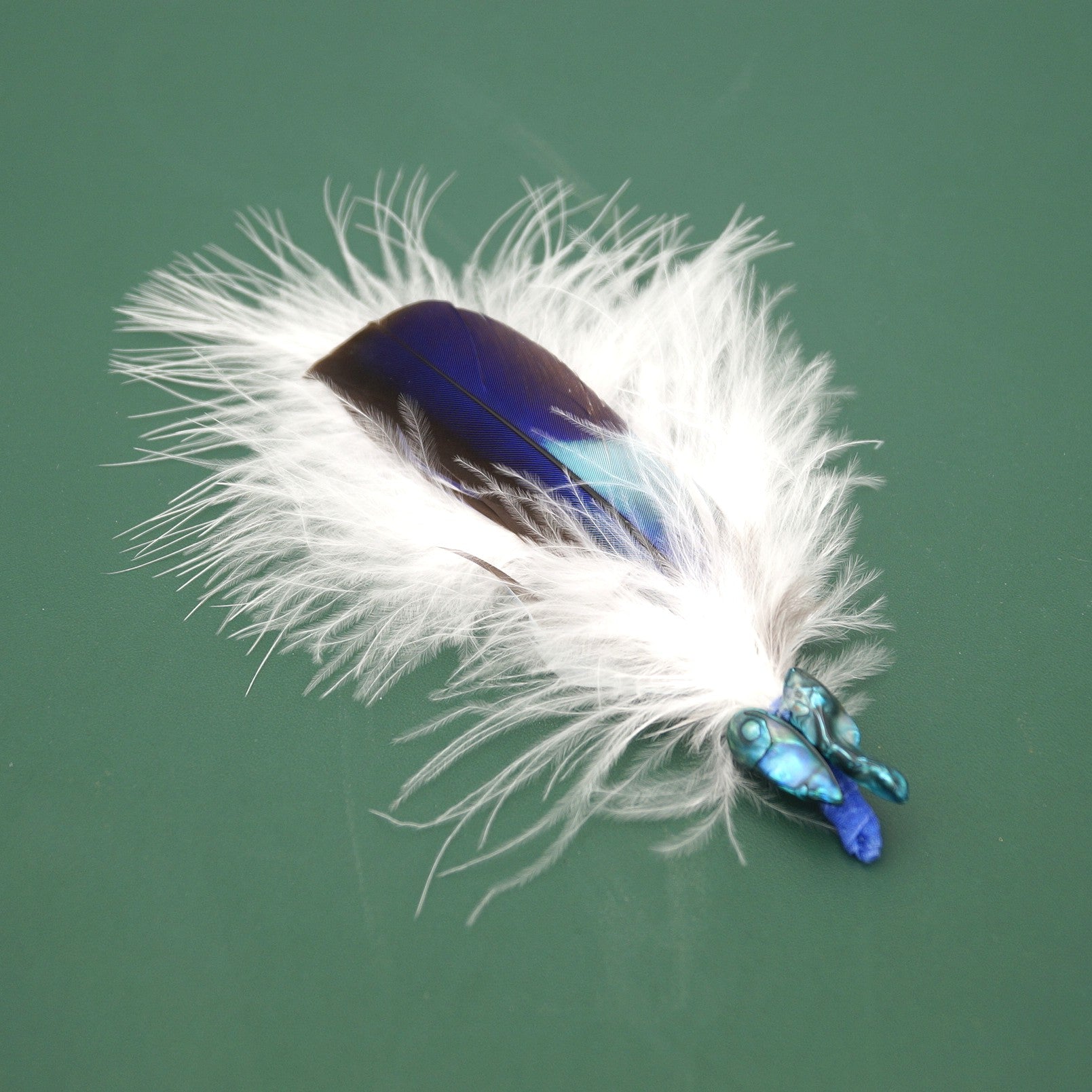 Gänseflaum-Eichelhäherfeder Gesteck