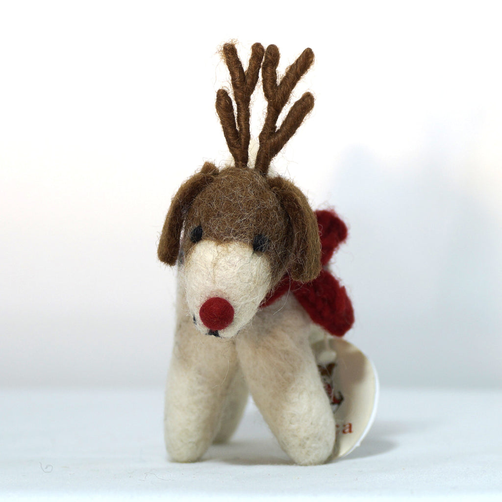 Fox Terrier mit Geweih