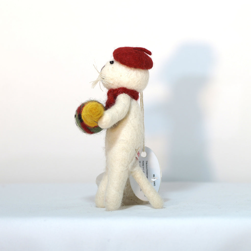 Maus mit Beret und Magnumflasche