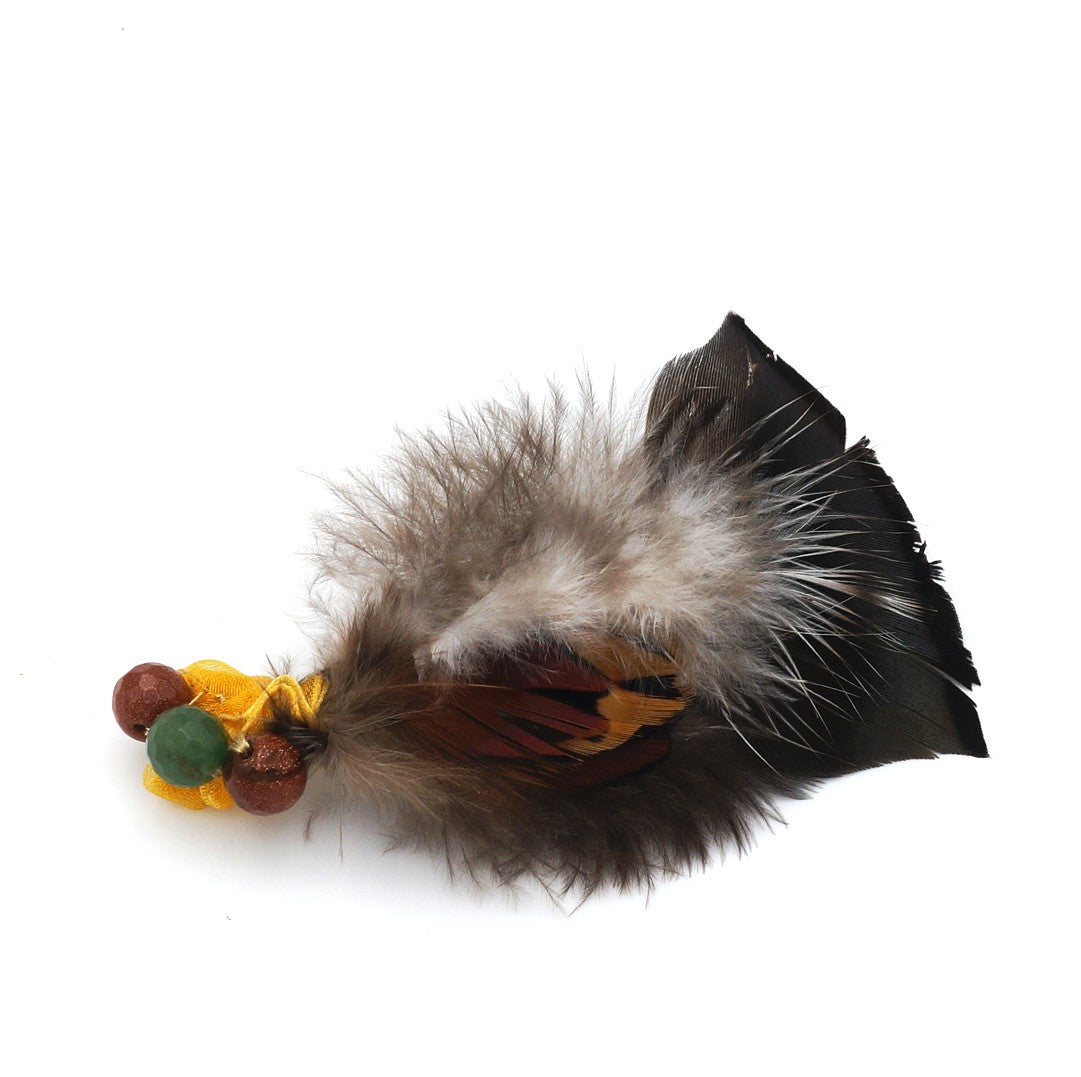 Truthahnfeder mit Goldfasan-Kirchenfensterfeder und facettierten Goldflußperlen